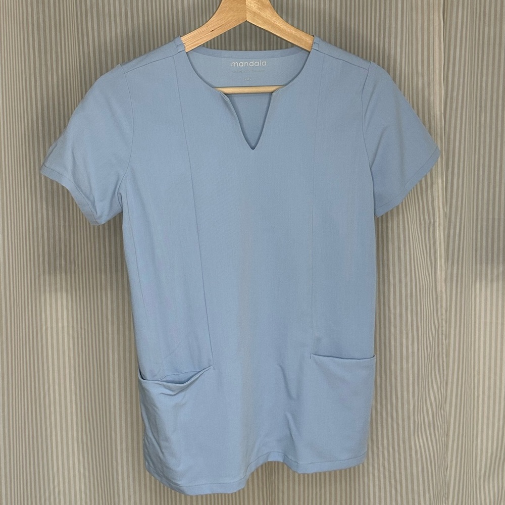 Mandala 5 Pocket Notch Neck Scrub Top